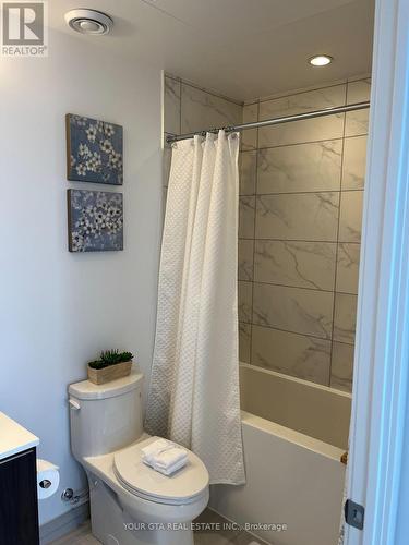 4906 - 898 Portage Parkway, Vaughan, ON - Indoor Photo Showing Bathroom