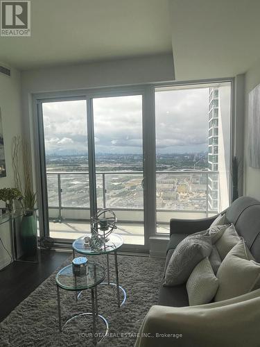 4906 - 898 Portage Parkway, Vaughan, ON - Indoor Photo Showing Living Room