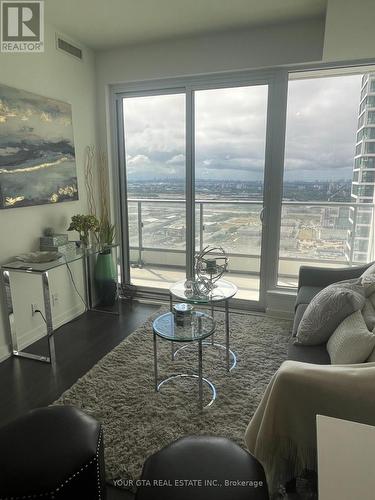 4906 - 898 Portage Parkway, Vaughan, ON - Indoor Photo Showing Living Room