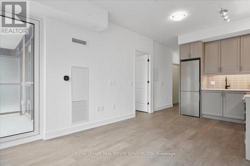 306 - 2343 Khalsa Gate, Oakville, ON - Indoor Photo Showing Kitchen