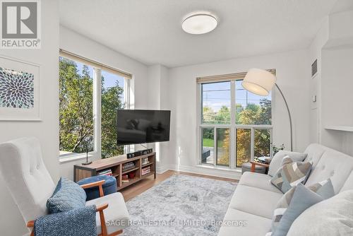 203 - 2119 Lake Shore Boulevard W, Toronto, ON - Indoor Photo Showing Living Room