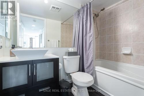 203 - 2119 Lake Shore Boulevard W, Toronto, ON - Indoor Photo Showing Bathroom