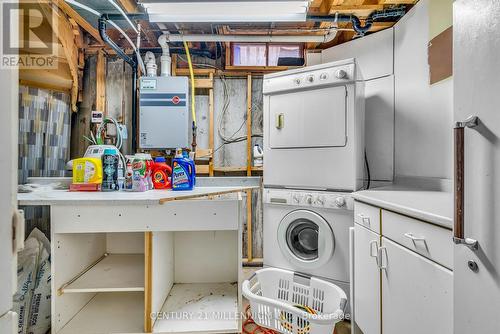 1100 Springbrook Crescent, Oakville, ON - Indoor Photo Showing Laundry Room