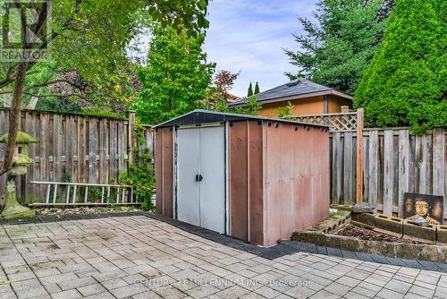 1100 Springbrook Crescent, Oakville, ON - Outdoor