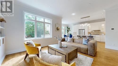 31 Faith Avenue, Toronto, ON - Indoor Photo Showing Living Room