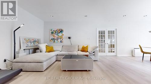 31 Faith Avenue, Toronto, ON - Indoor Photo Showing Living Room