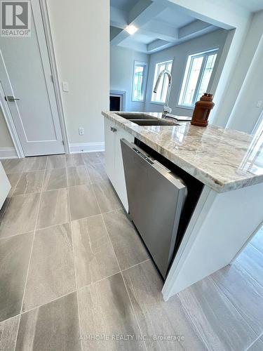 4 - 14 Cinquefoil Street, Richmond Hill, ON - Indoor Photo Showing Kitchen