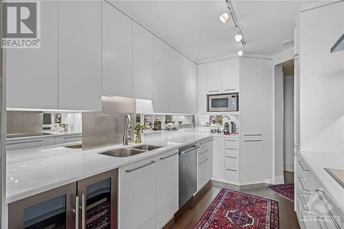 1035 Bank Street Unit#1801, Ottawa, ON - Indoor Photo Showing Kitchen With Double Sink With Upgraded Kitchen