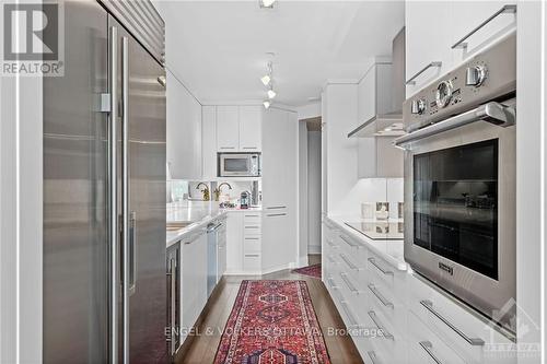 1801 - 1035 Bank Street, Ottawa, ON - Indoor Photo Showing Kitchen With Upgraded Kitchen