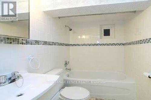 17 Avonlea Boulevard N, Toronto, ON - Indoor Photo Showing Bathroom