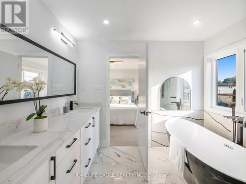 39 Commonwealth Avenue, Toronto, ON - Indoor Photo Showing Bathroom