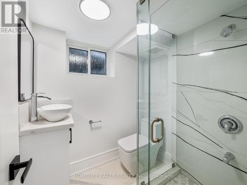 39 Commonwealth Avenue, Toronto, ON - Indoor Photo Showing Bathroom