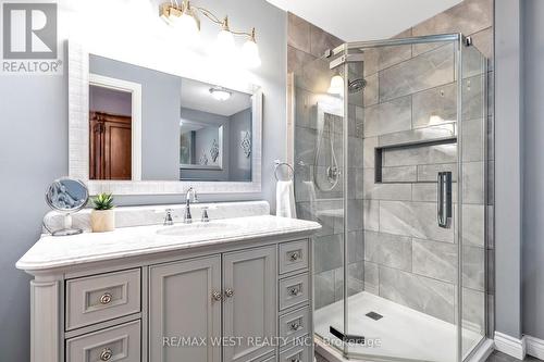 35 Poolton Crescent, Clarington, ON - Indoor Photo Showing Bathroom