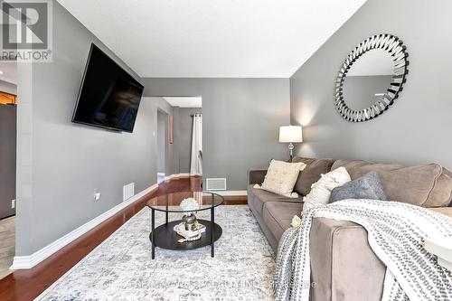 35 Poolton Crescent, Clarington, ON - Indoor Photo Showing Living Room