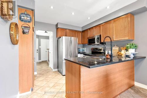 35 Poolton Crescent, Clarington, ON - Indoor Photo Showing Kitchen With Double Sink