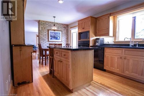 2565 5Th Avenue W, Owen Sound, ON - Indoor Photo Showing Kitchen