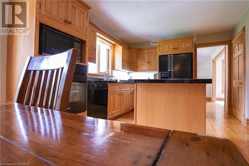 2565 5Th Avenue W, Owen Sound, ON - Indoor Photo Showing Kitchen