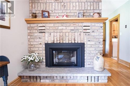 2565 5Th Avenue W, Owen Sound, ON - Indoor Photo Showing Living Room With Fireplace