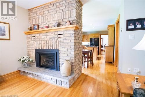 2565 5Th Avenue W, Owen Sound, ON - Indoor Photo Showing Living Room With Fireplace