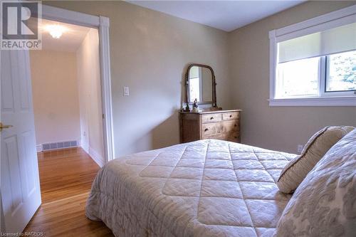 2565 5Th Avenue W, Owen Sound, ON - Indoor Photo Showing Bedroom