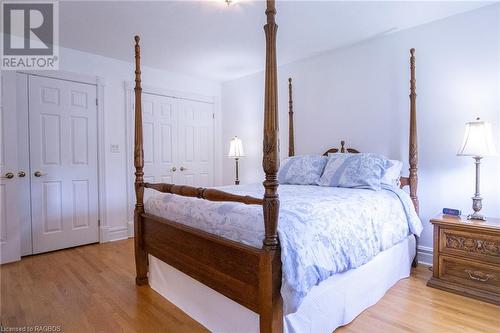 2565 5Th Avenue W, Owen Sound, ON - Indoor Photo Showing Bedroom