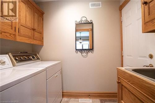 2565 5Th Avenue W, Owen Sound, ON - Indoor Photo Showing Laundry Room