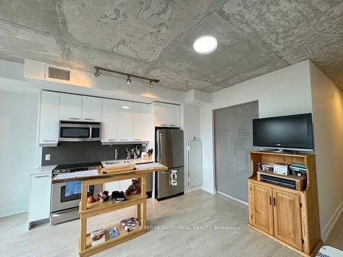 208-2 Gladstone Ave, Toronto, ON - Indoor Photo Showing Kitchen With Stainless Steel Kitchen