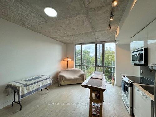 208-2 Gladstone Ave, Toronto, ON - Indoor Photo Showing Kitchen