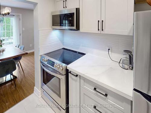 3508 Ash Row Cres, Mississauga, ON - Indoor Photo Showing Kitchen