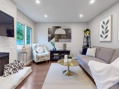 3508 Ash Row Cres, Mississauga, ON - Indoor Photo Showing Living Room