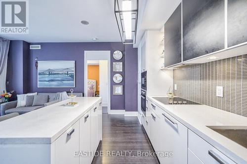 302 - 32 Davenport Road, Toronto, ON - Indoor Photo Showing Kitchen