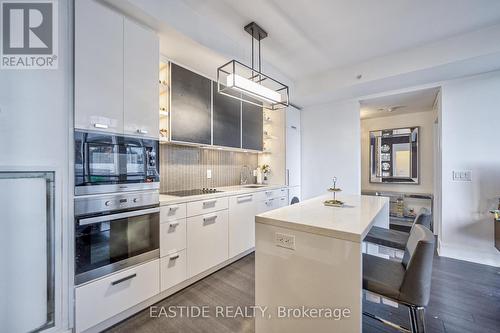 302 - 32 Davenport Road, Toronto, ON - Indoor Photo Showing Kitchen With Upgraded Kitchen