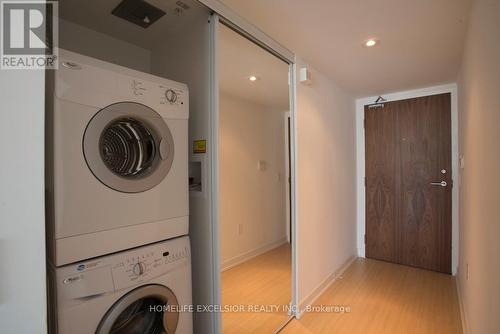 1006 - 75 Queens Wharf Road, Toronto, ON - Indoor Photo Showing Laundry Room