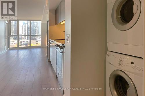 1006 - 75 Queens Wharf Road, Toronto, ON - Indoor Photo Showing Laundry Room