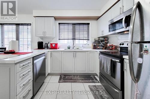 45 Ohara Lane, Hamilton, ON - Indoor Photo Showing Kitchen