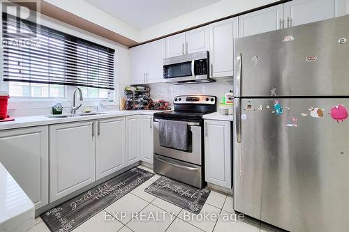 45 Ohara Lane, Hamilton, ON - Indoor Photo Showing Kitchen