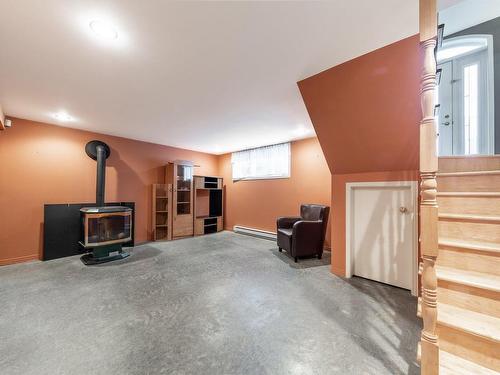 Salle familiale - 1000 Rue St-Jacques, Saint-Jean-Sur-Richelieu, QC - Indoor