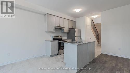 36 Hillcroft Way, Kawartha Lakes, ON - Indoor Photo Showing Kitchen