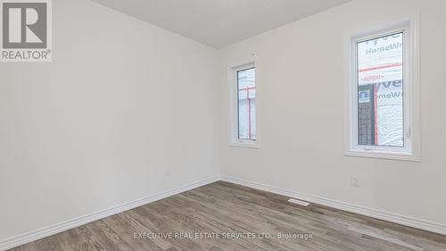 36 Hillcroft Way, Kawartha Lakes, ON - Indoor Photo Showing Other Room