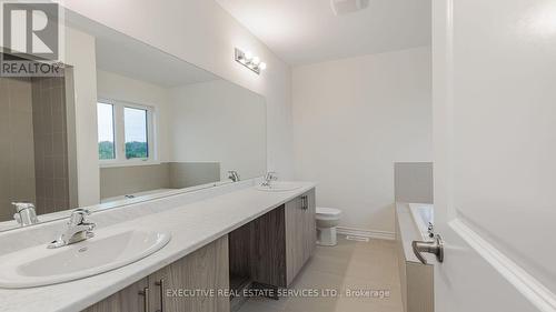 36 Hillcroft Way, Kawartha Lakes, ON - Indoor Photo Showing Bathroom