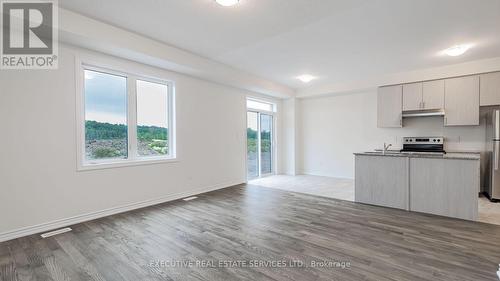 36 Hillcroft Way, Kawartha Lakes, ON - Indoor Photo Showing Kitchen