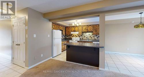 74 Magnolia Crescent, Grimsby, ON - Indoor Photo Showing Kitchen