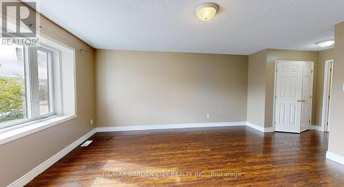 74 Magnolia Crescent, Grimsby, ON - Indoor Photo Showing Other Room