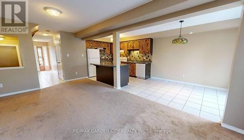 74 Magnolia Crescent, Grimsby, ON - Indoor Photo Showing Kitchen