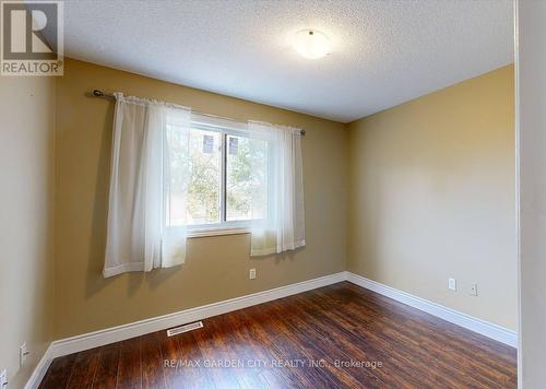 74 Magnolia Crescent, Grimsby, ON - Indoor Photo Showing Other Room