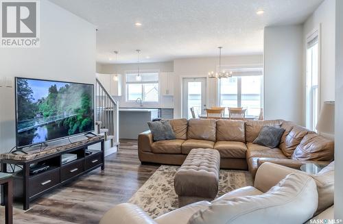 223 Skopik Crescent, Saskatoon, SK - Indoor Photo Showing Living Room