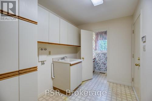 11 Bound Brook Court, Kitchener, ON - Indoor Photo Showing Laundry Room