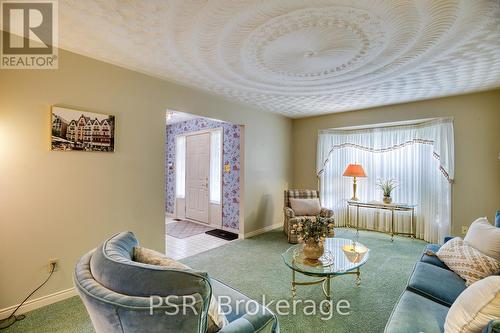 11 Bound Brook Court, Kitchener, ON - Indoor Photo Showing Living Room