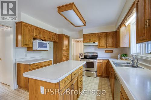 11 Bound Brook Court, Kitchener, ON - Indoor Photo Showing Kitchen With Double Sink