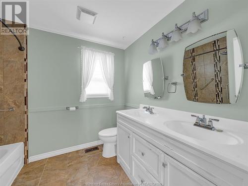 795 Stanley, Windsor, ON - Indoor Photo Showing Bathroom